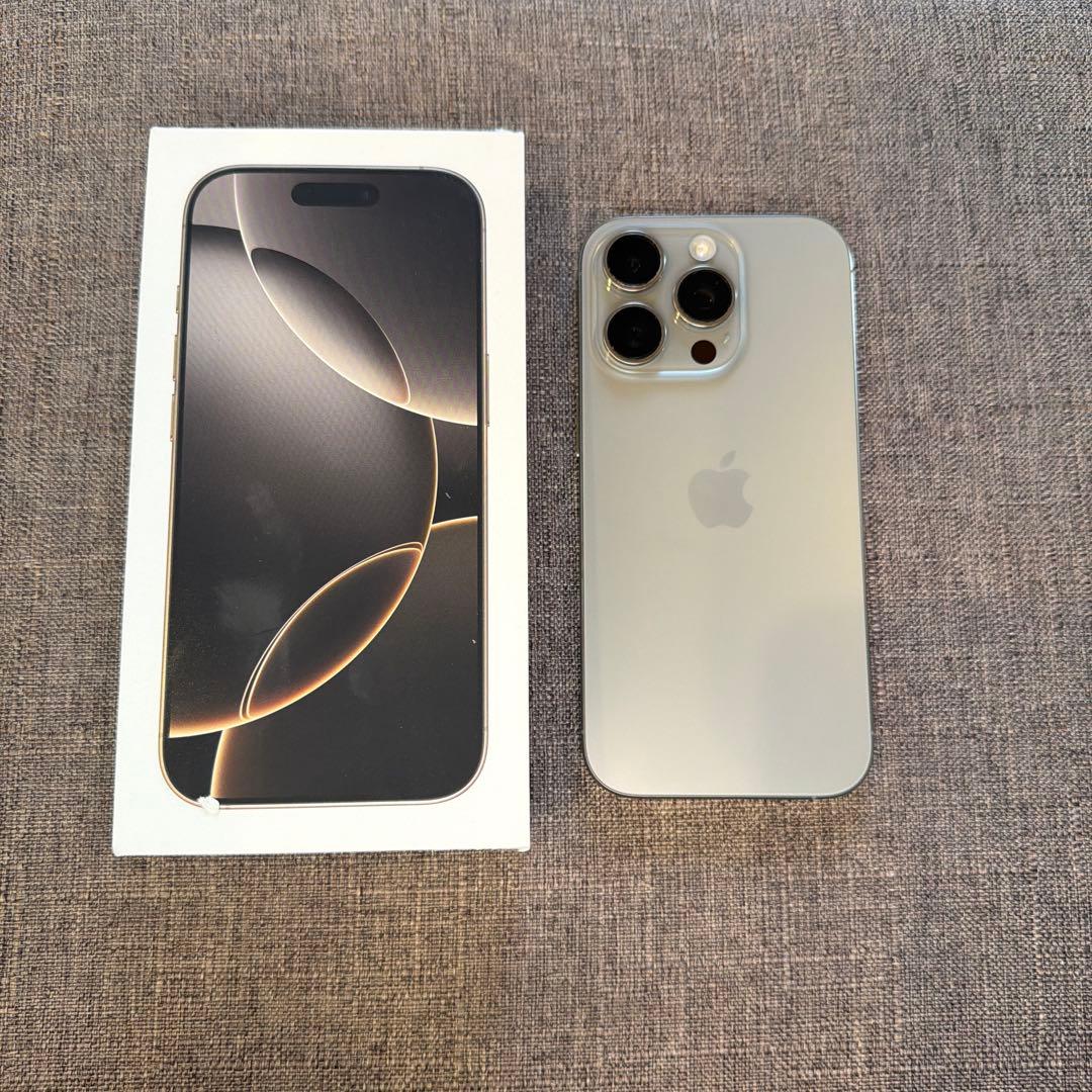 Apple iPhone 16 Pro シルバー SIMフリー 本体 画面割れ有