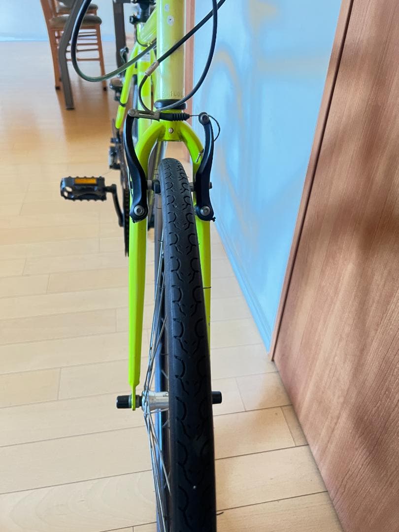 PHERKAD（フェルカド）クロスバイク 白系 シマノ外装6段変速 引取専用