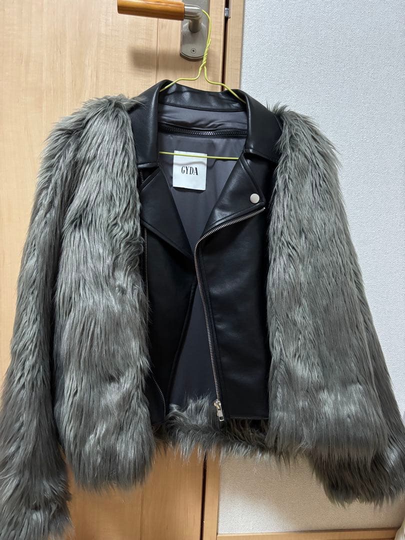 美品】GYDA レイヤードエコファーライダースジャケット グレー - メルカリ