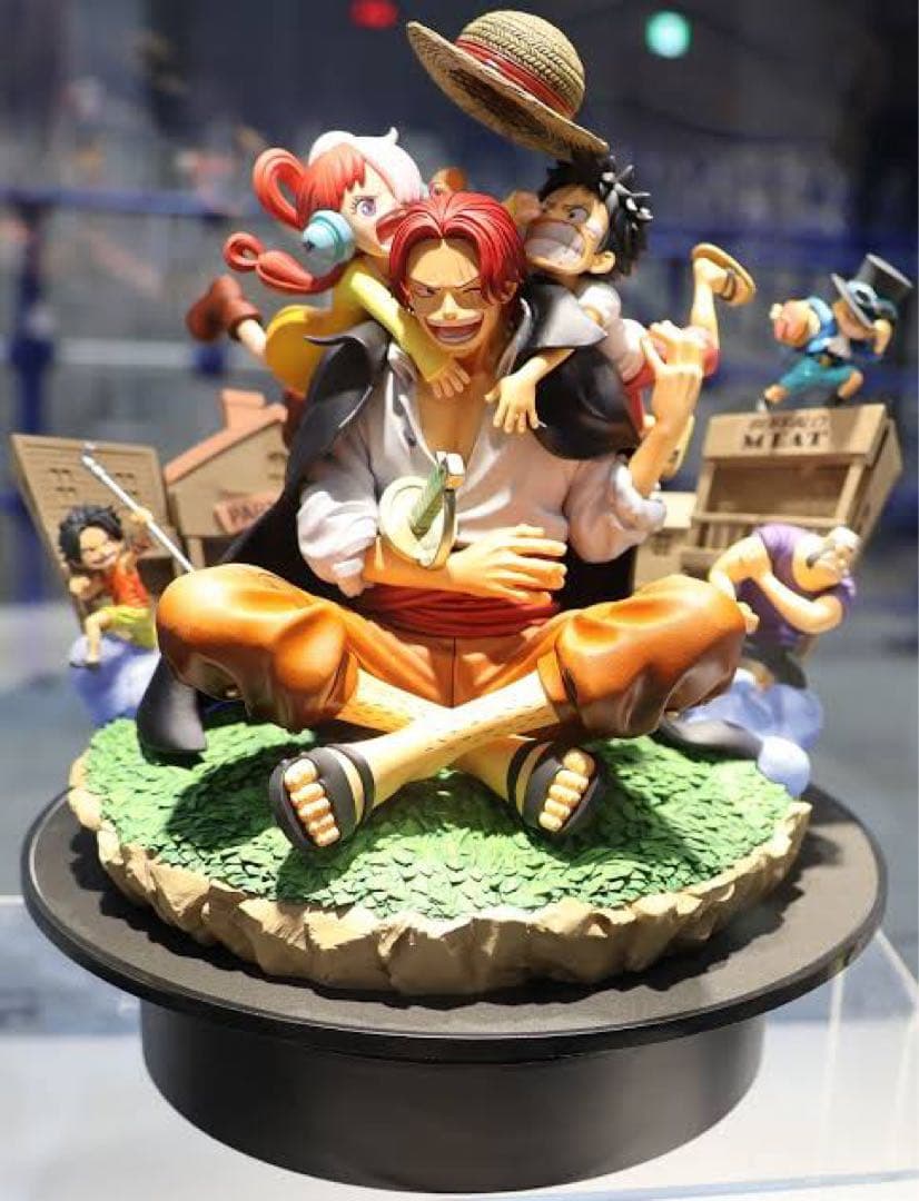 JC104巻 掛け替えカバーイラストジオラマ シャンクス、ルフィ、ウタ