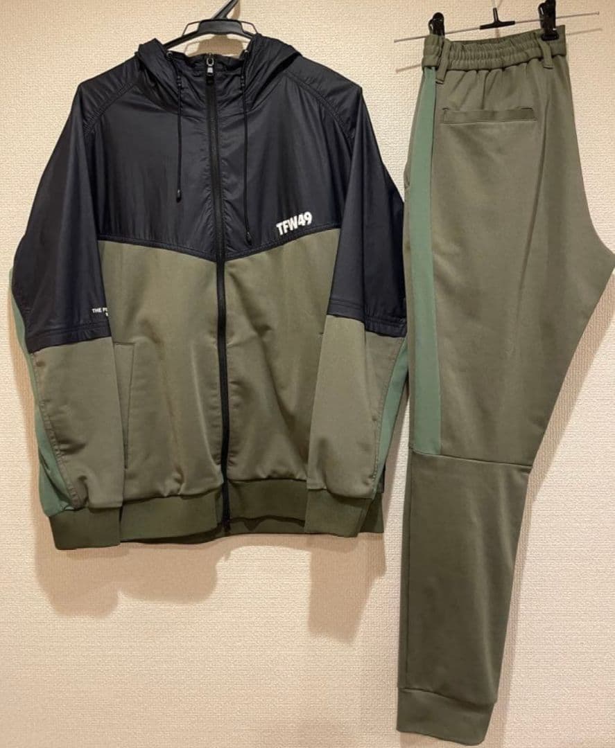TFW49　メンズ　ゴルフウェア　セットアップ　GOLF　カーキ TFW49 - RAIN WEAR SET | レインウェア | グリーン×グリーン | メンズ