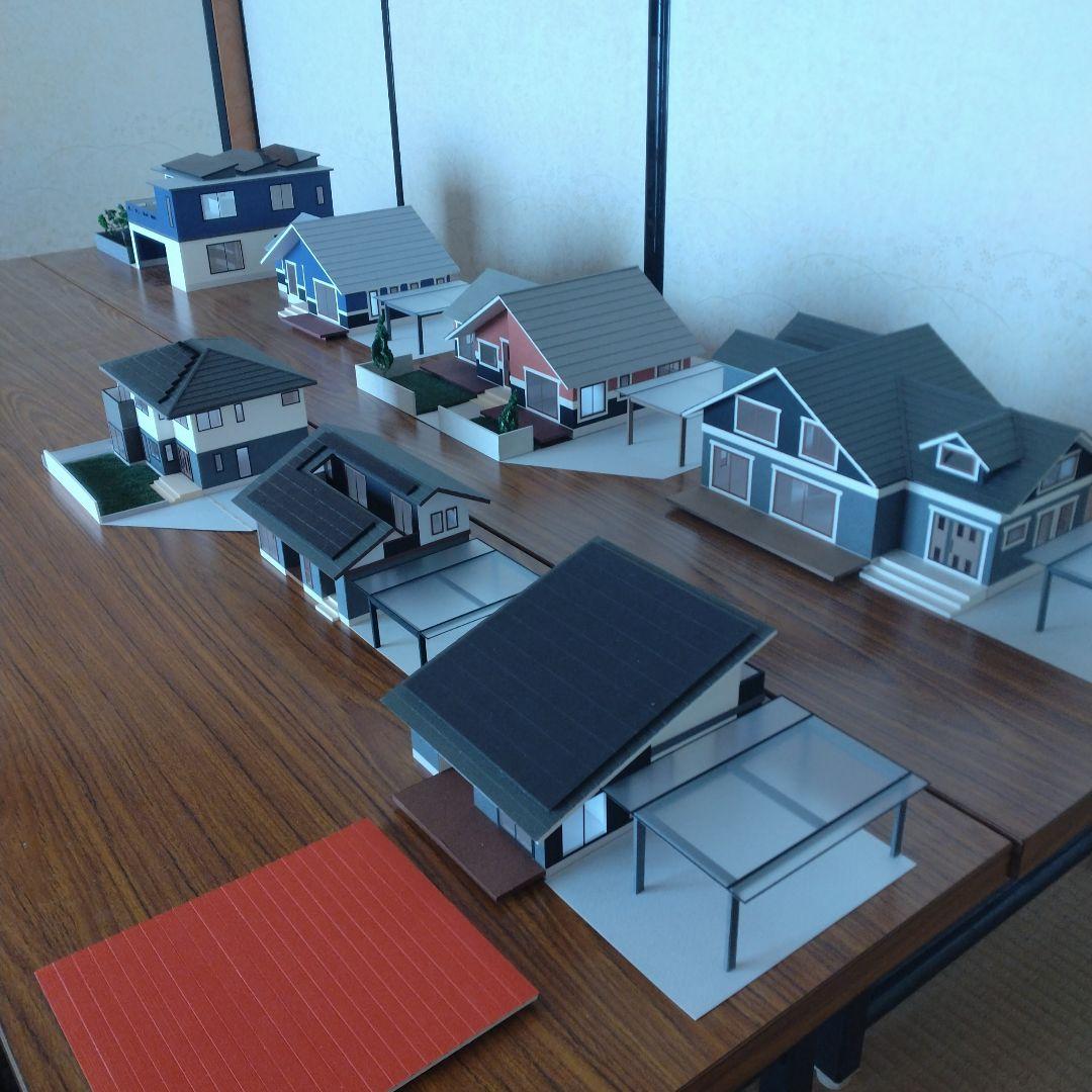 100分の1，2階建て内外模型No.98『陽だまりで，お正月』