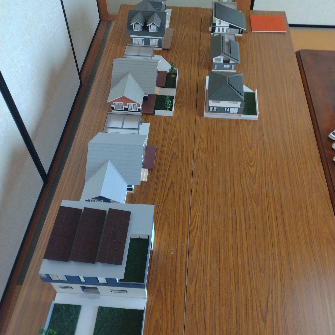 100分の1，2階建て内外模型No.98『陽だまりで，お正月』