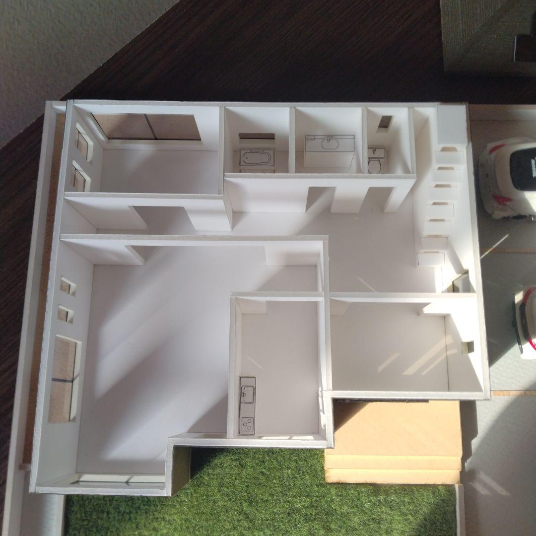 100分の1，2階建て内外模型No.98『陽だまりで，お正月』