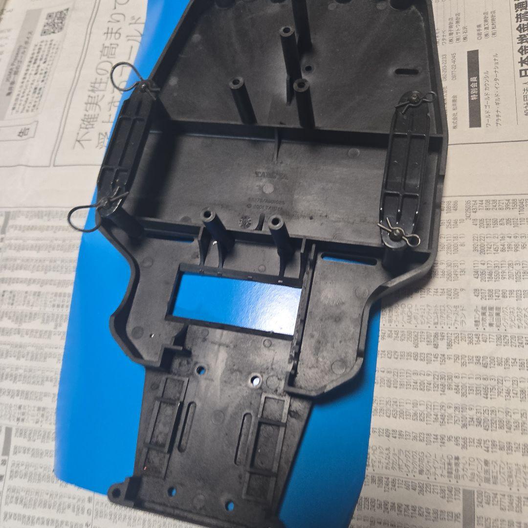 ジャンク長期保管品　タミヤ製　TA04用？ハード？シャーシ　使用済