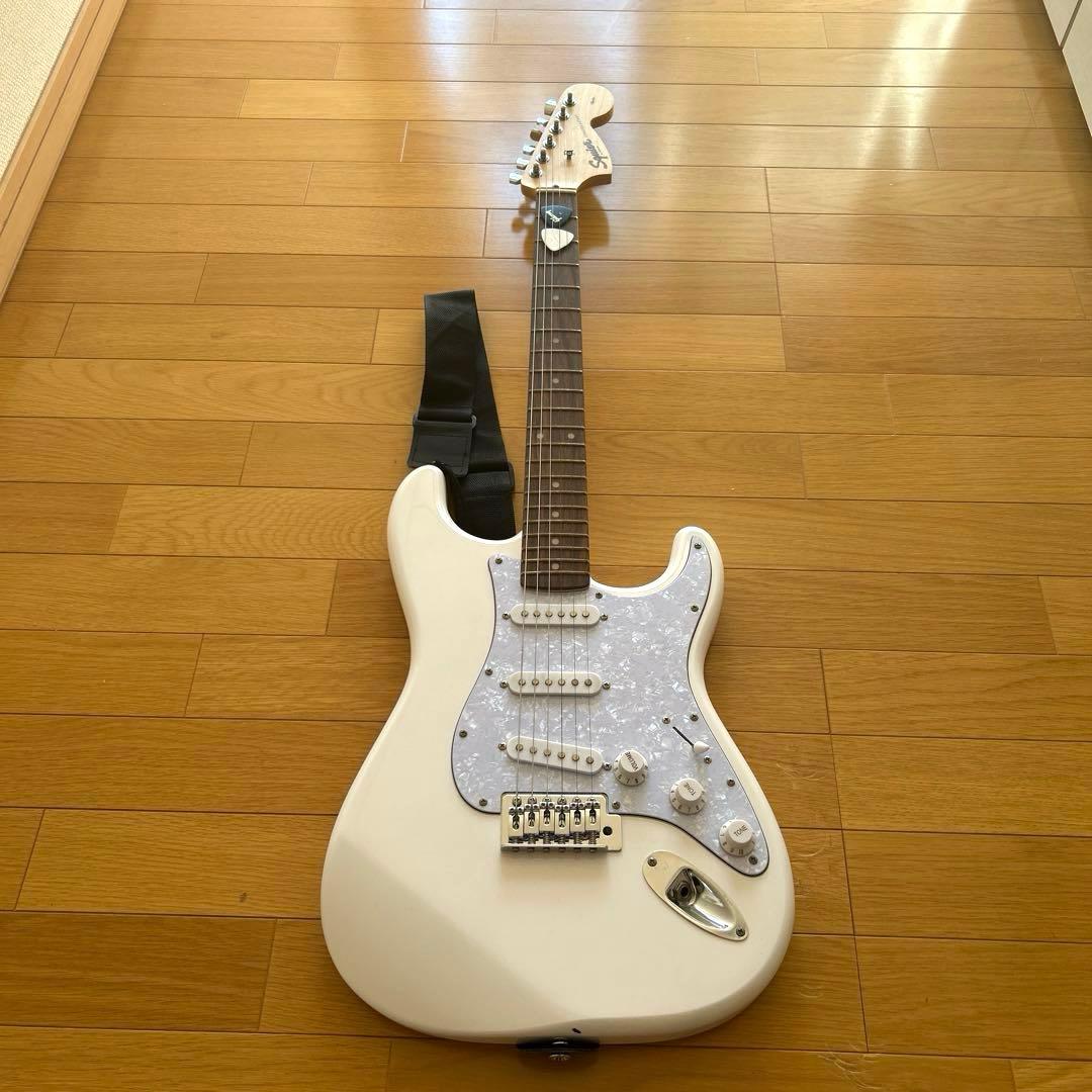 Squier Stratocaster ホワイト エレキギター