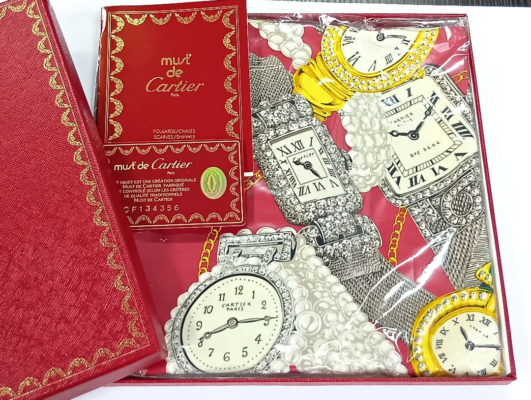 502 Cartier カルティエ 時計 シルク スカーフ　箱付き Cartier（カルティエ） must de cartier 時計柄 スカーフ シルク100