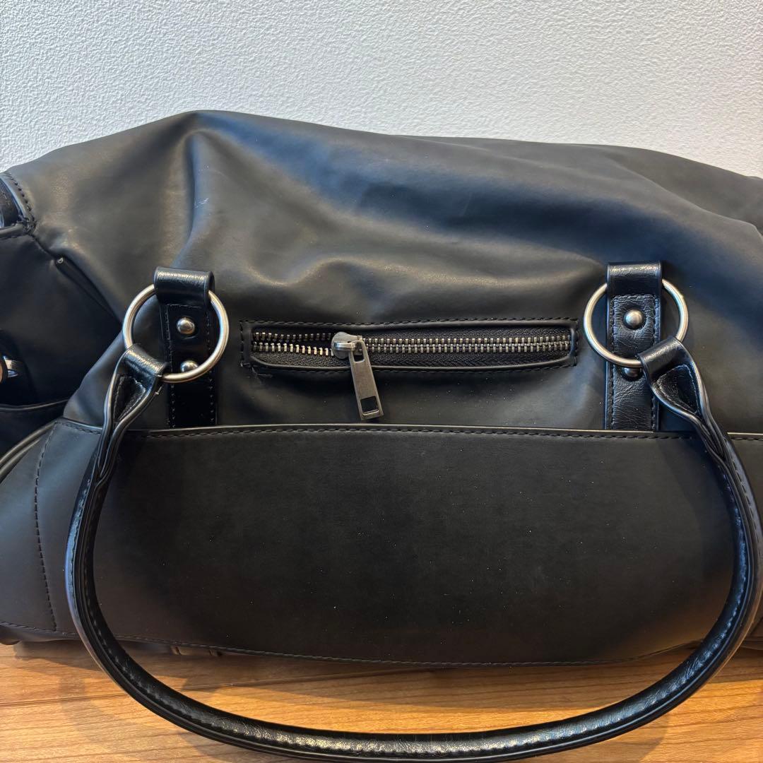 TINA：JOJUN ショルダー付き トラベルバッグ ブラック - メルカリ