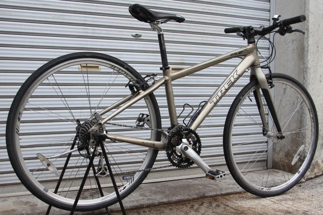 引き取り限定♪人気のTREK♪7.5FX♪カーボンフォーク♪軽量モデル♪