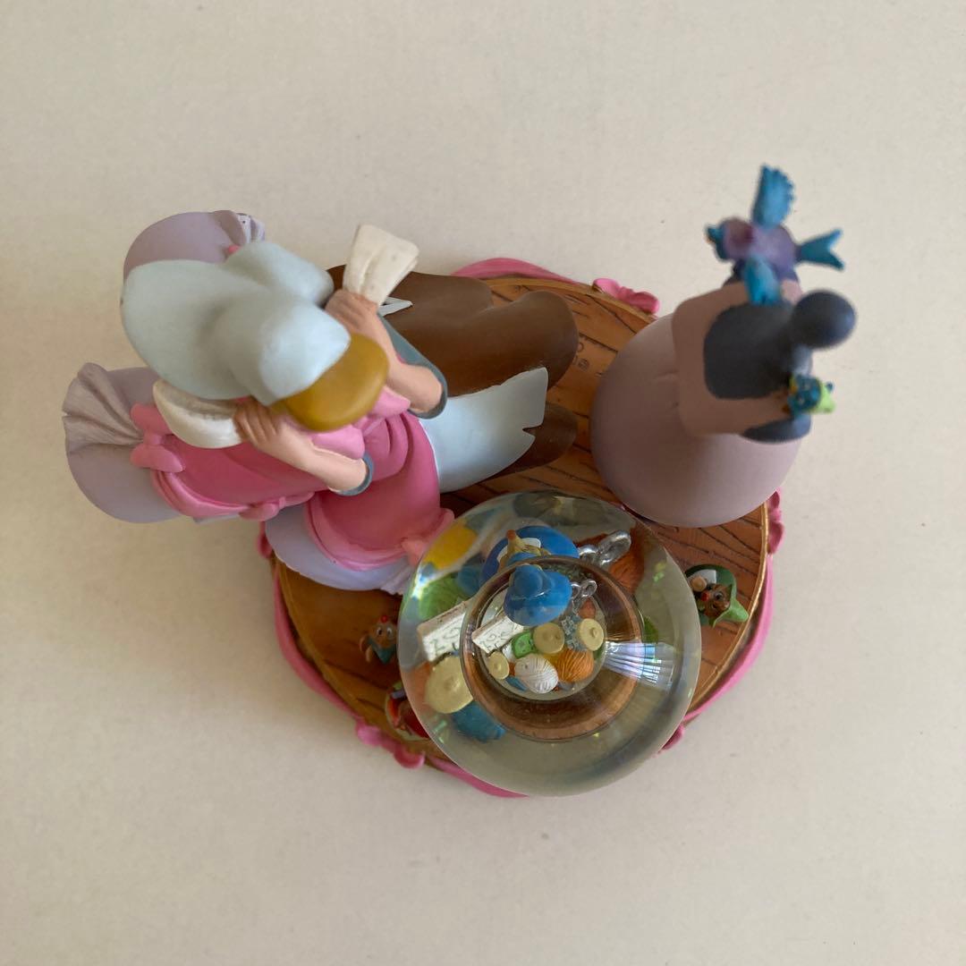 シンデレラ　ピンクドレス　フィギュア　スノードーム　ディズニーストア