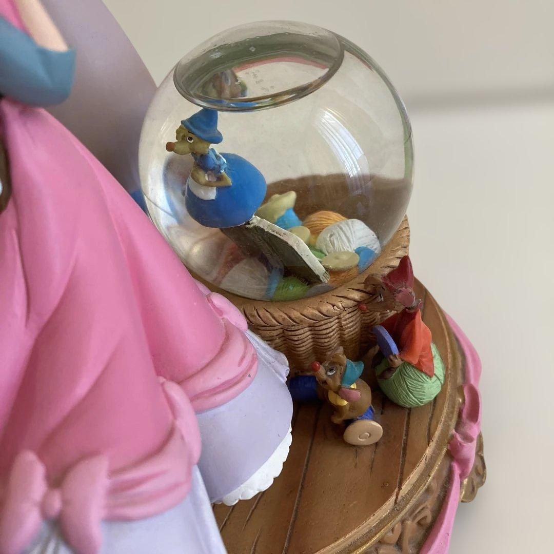 シンデレラ　ピンクドレス　フィギュア　スノードーム　ディズニーストア