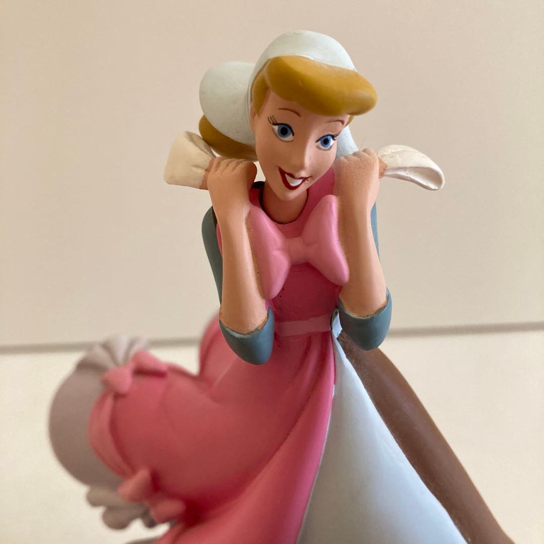 シンデレラ　ピンクドレス　フィギュア　スノードーム　ディズニーストア