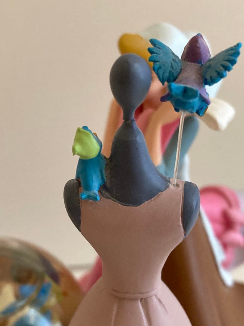 シンデレラ　ピンクドレス　フィギュア　スノードーム　ディズニーストア