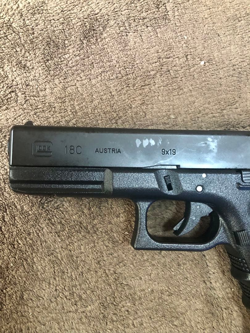 東京マルイ　ガスブローバックハンドガン　グロック18C マガジン4本付き　中古