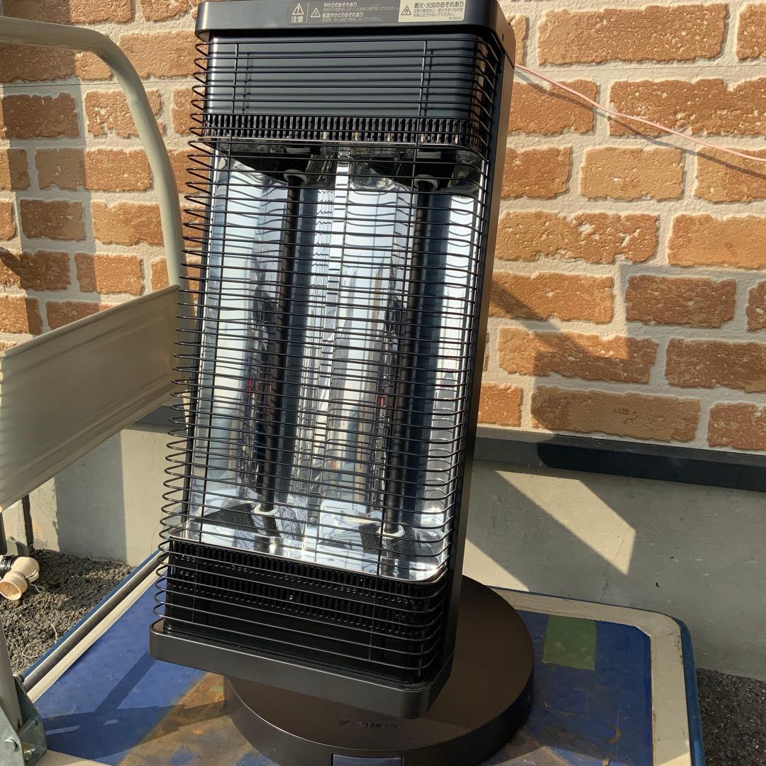 DAIKIN ダイキン　セラムヒート　2022年　ERFT11ZS 電気ストーブ DAIKIN 遠赤外線暖房機 セラムヒート マットホワイト ERFT11ZS-W