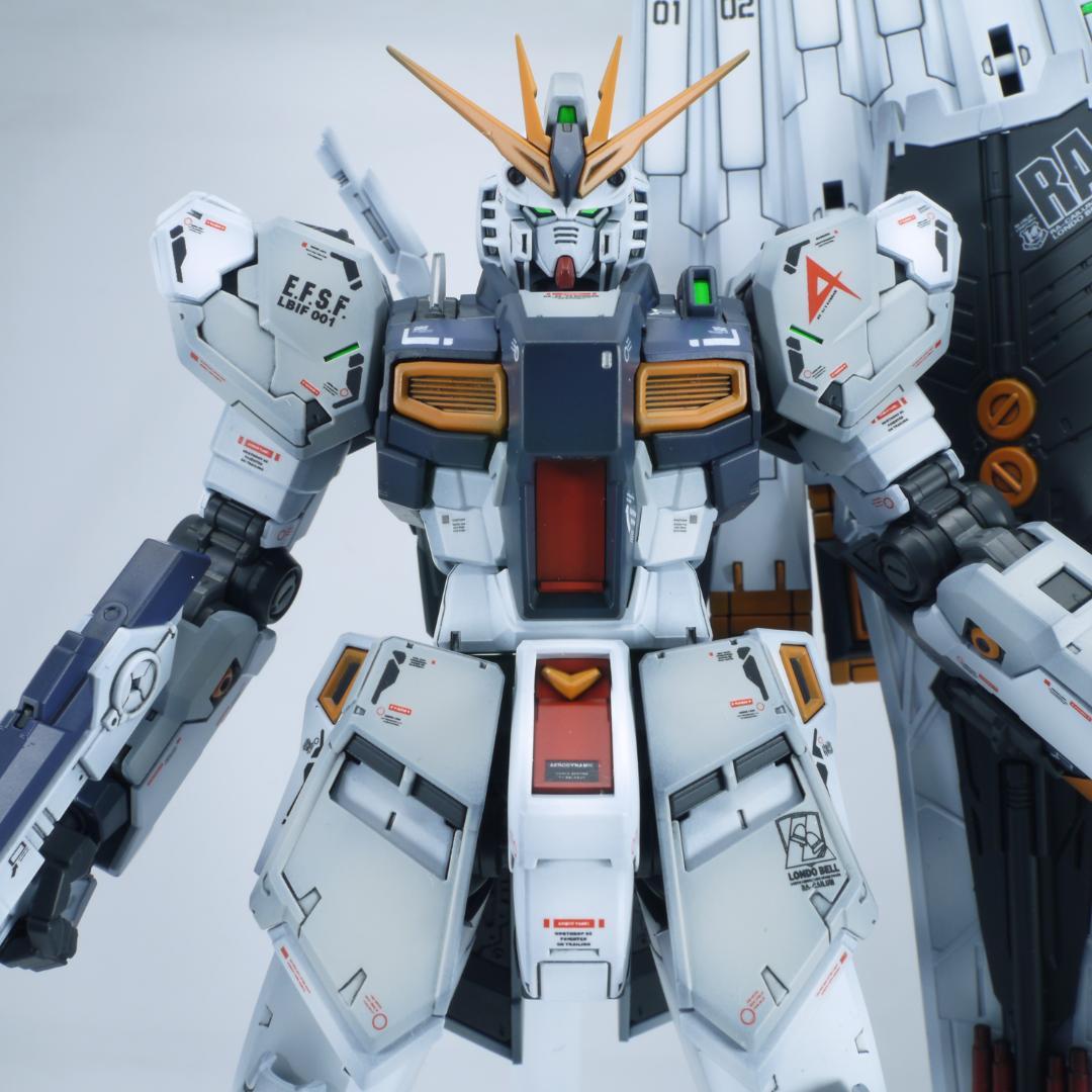 ガンプラ　RG νガンダム　全塗装　完成品