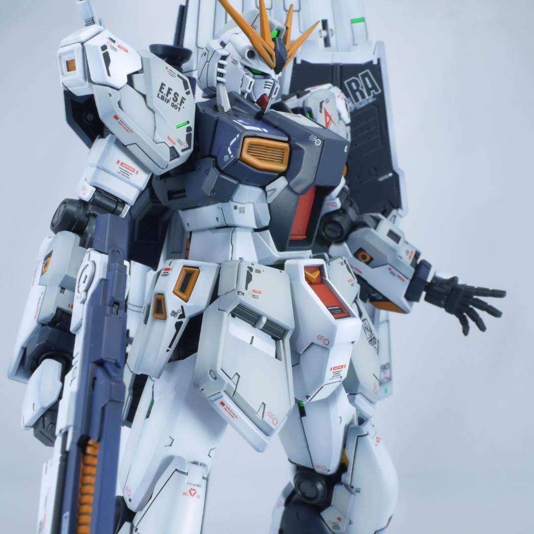 ガンプラ　RG νガンダム　全塗装　完成品