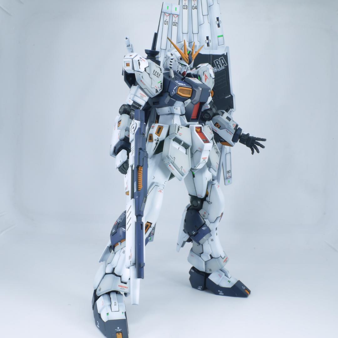 ガンプラ　RG νガンダム　全塗装　完成品