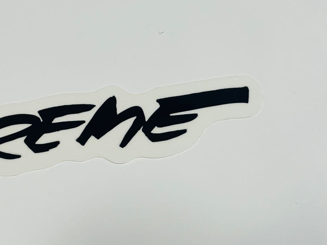 2024SS supreme ステッカー ″フューチュラ″ブラック - メルカリ