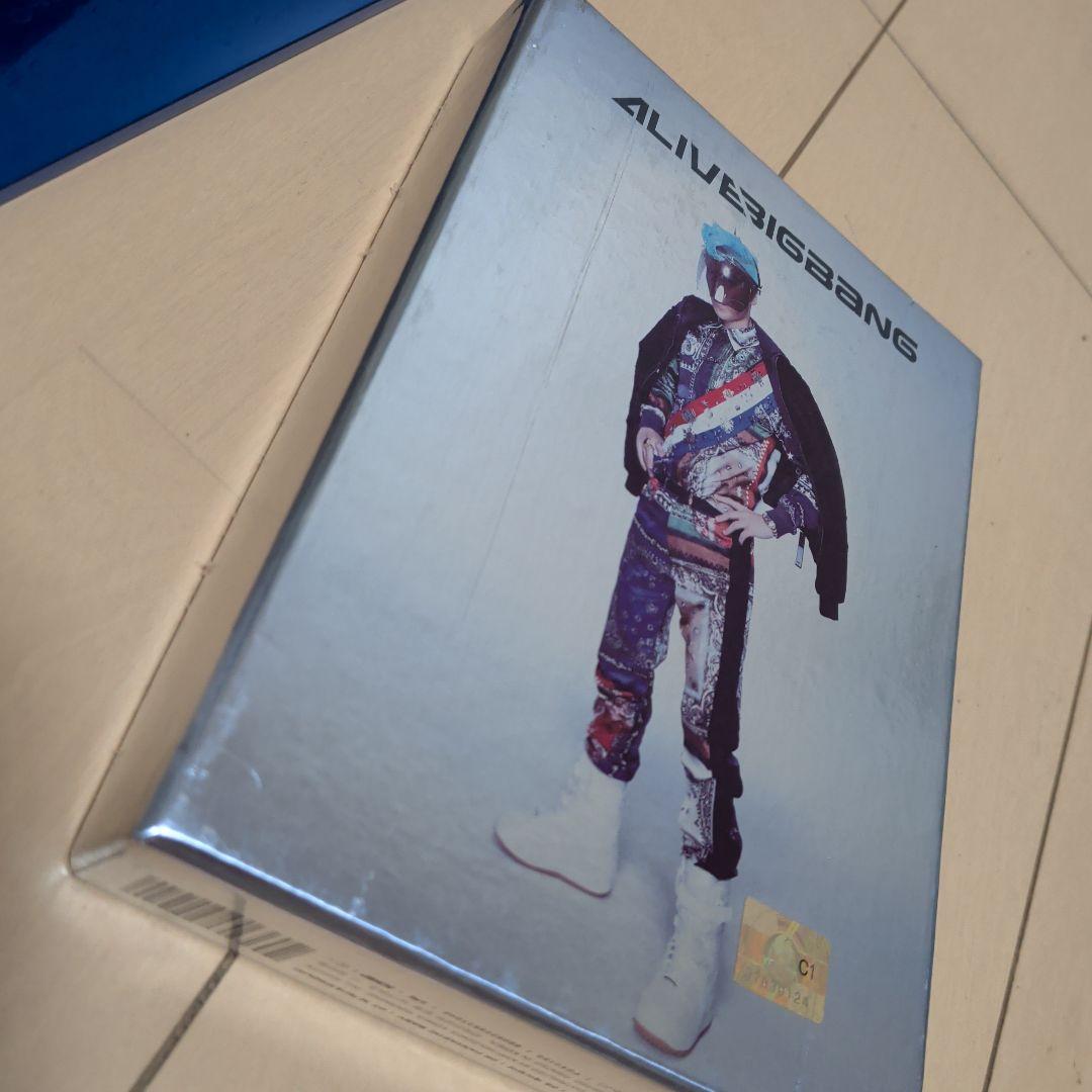 BIGBANG Album ALIVE TOP Ver. カード・外函のみ！！ - メルカリ