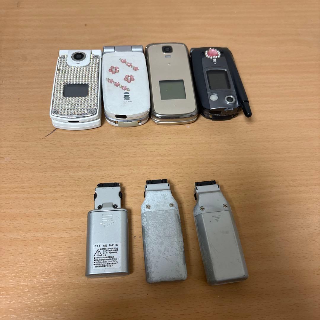 ジャンク品】ガラケー 4台セット まとめ売り（部品取り・コレクション