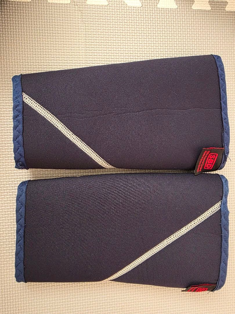 SBD ニースリーブ M ネイビー - メルカリ