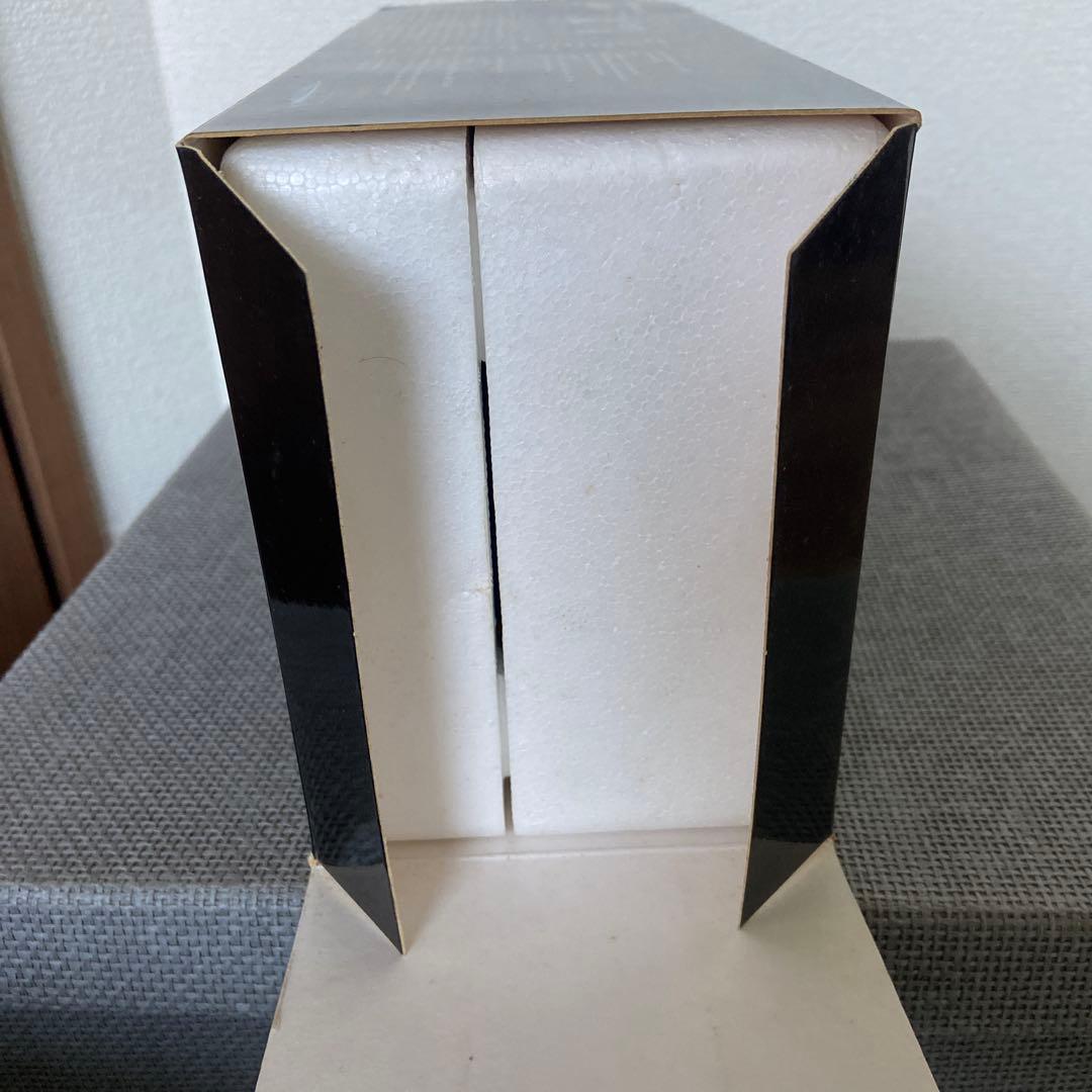 ミニチャンプス 1/18 ボルボ P1800 ES 1971 メタリックブルー