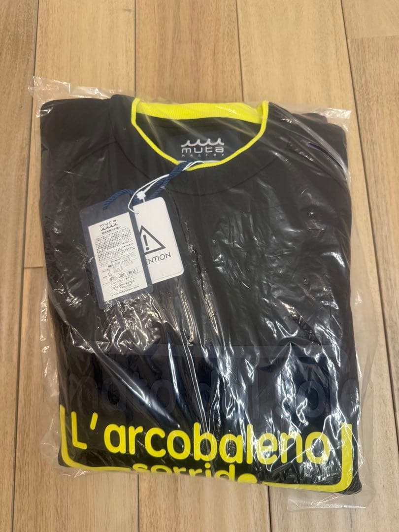 新品】muta ボンディング切替 クルーネックプルオーバー サイズM（5