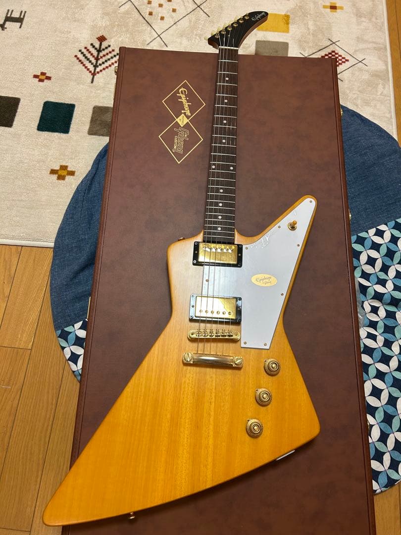 Epiphone by Gibson Korina Explorer ケース付き Epiphone Korina Explorer 2.81kg Aged Natural #2308【特別価格
