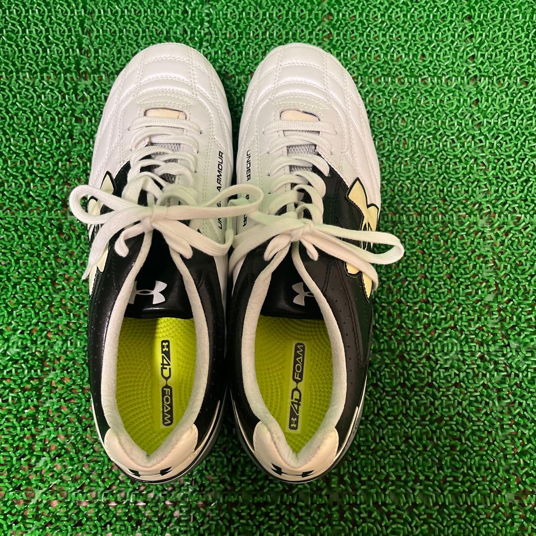 アンダーアーマー サッカースパイク フリーリー KJ HG - メルカリ