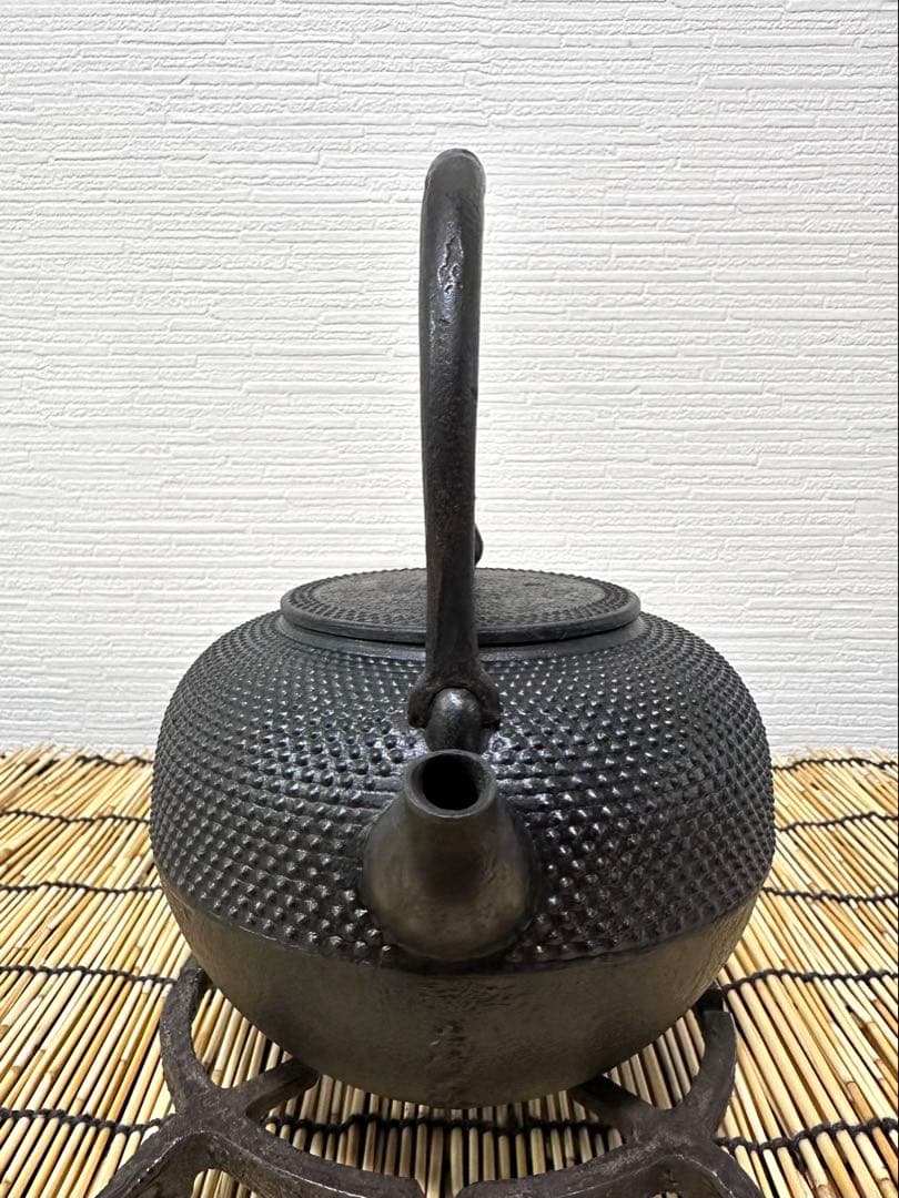 未使用品コンディション 南部秀山堂 佐藤 勝弘作 15型 砂鉄瓶 鉄瓶