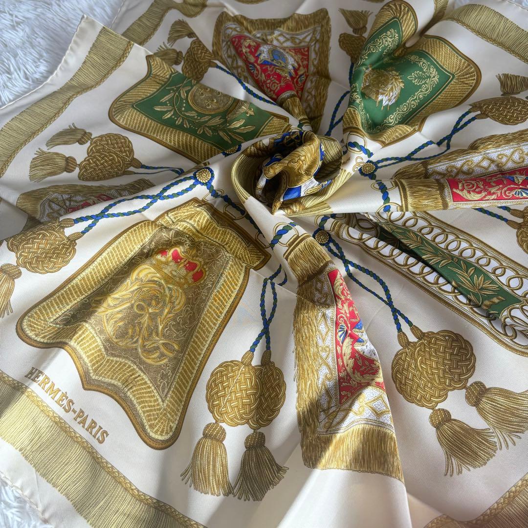 HERMES エルメス 大判 スカーフ カレ90 シルク100% サーベル飾り HERMES エルメス カレ 90 サーベル飾り袋 HERMES Carre Silk Scarf