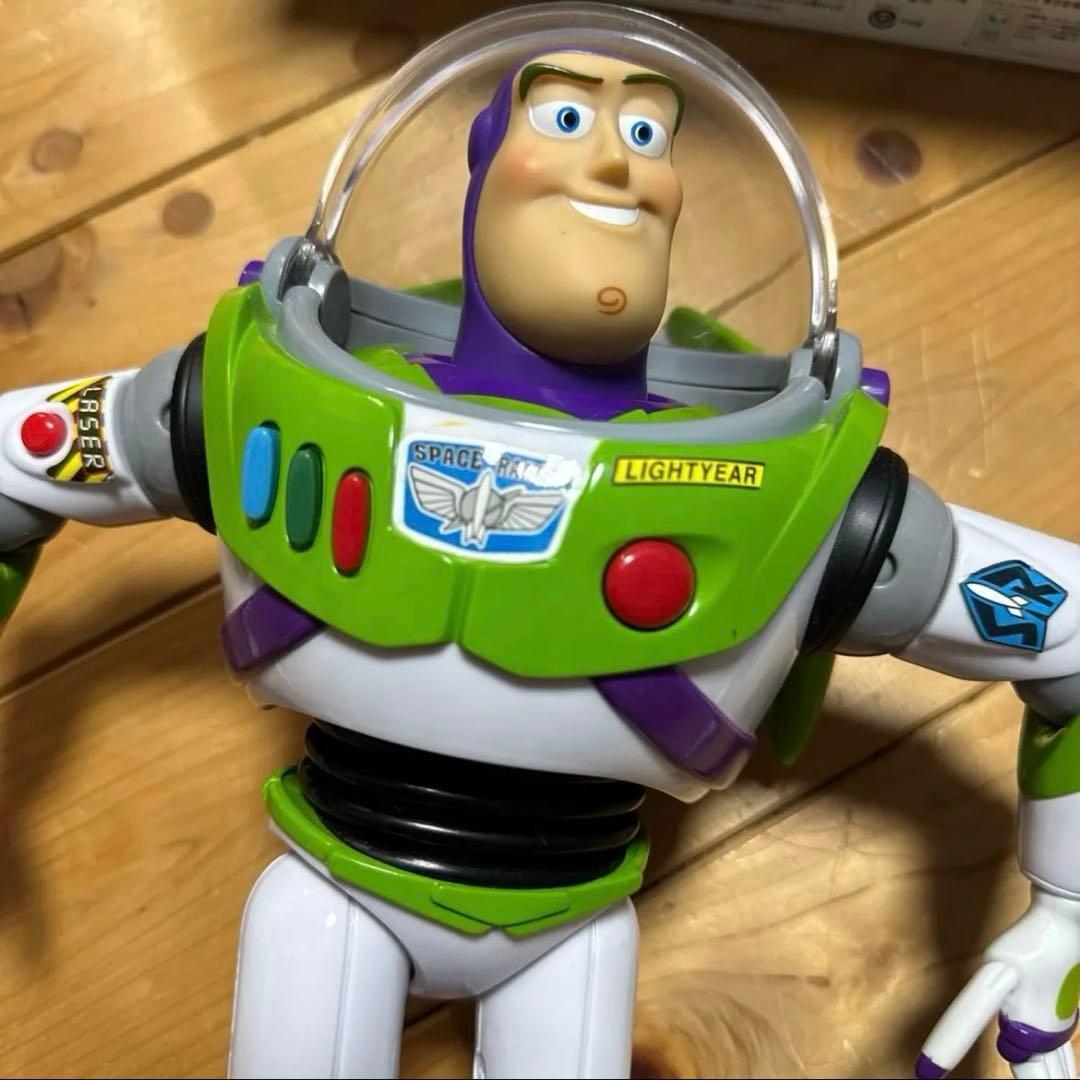 トーキングフィギュア　バズ・ライトイヤー