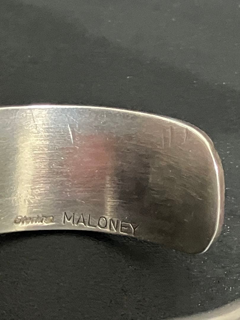 ナバホ族】【インディアンジュエリー】MALONEY シルバー バングルの