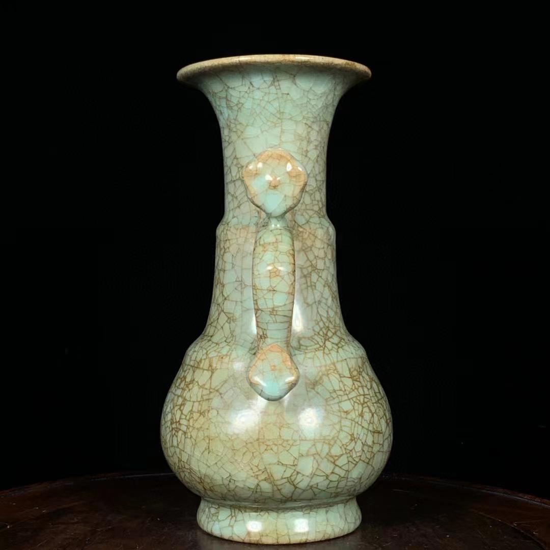 中国古美術・旧蔵の磁器・如意両耳瓶・14x22cm・置物・書道・茶道具