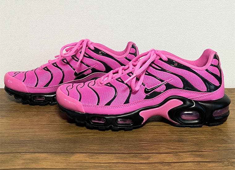 美品 ナイキ ウィメンズ エア マックス プラス SE ピンク 24.5m
