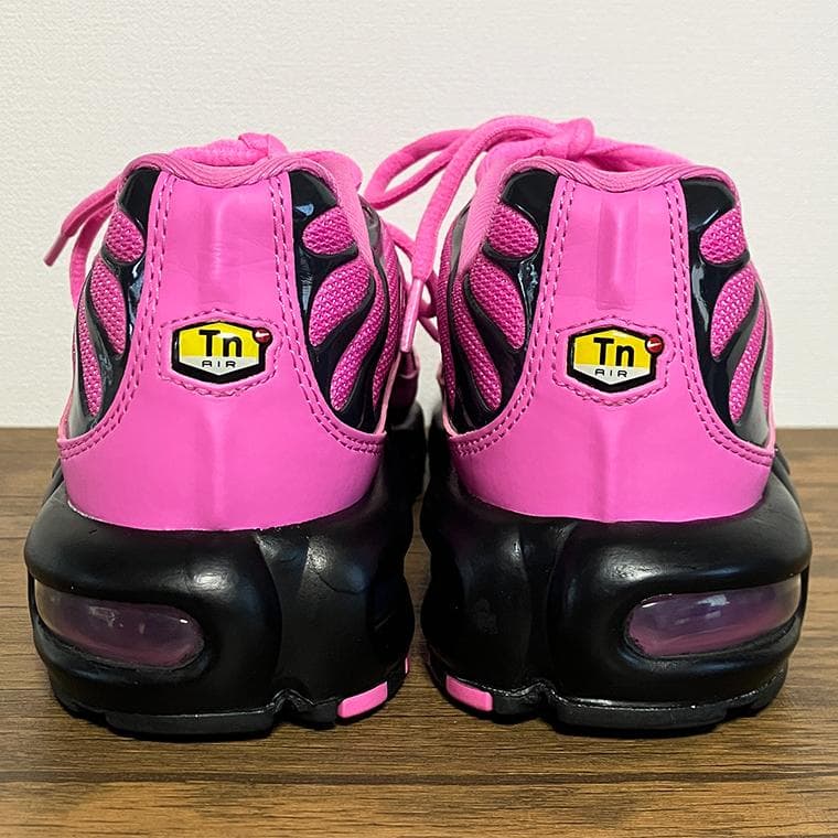 美品 ナイキ ウィメンズ エア マックス プラス SE ピンク 24.5m