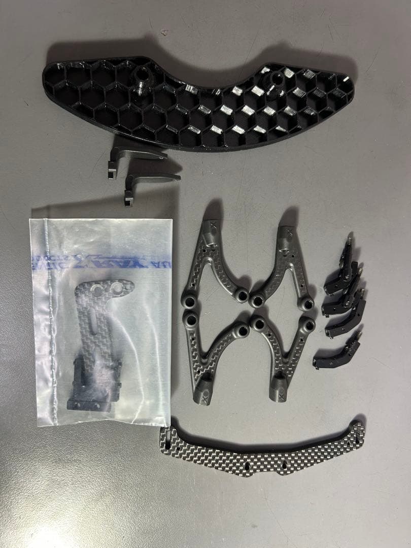 Xray X4 2024 1.5アルミ 2025パーツ付き 新品パーツあり