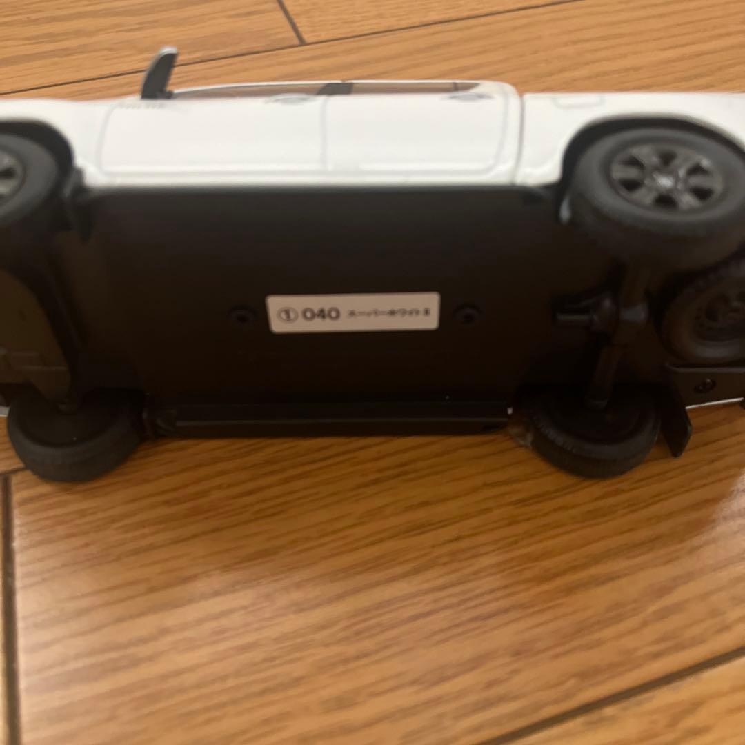 トヨタハイラックス カラーサンプル 30分の1スケール スーパーホワイト