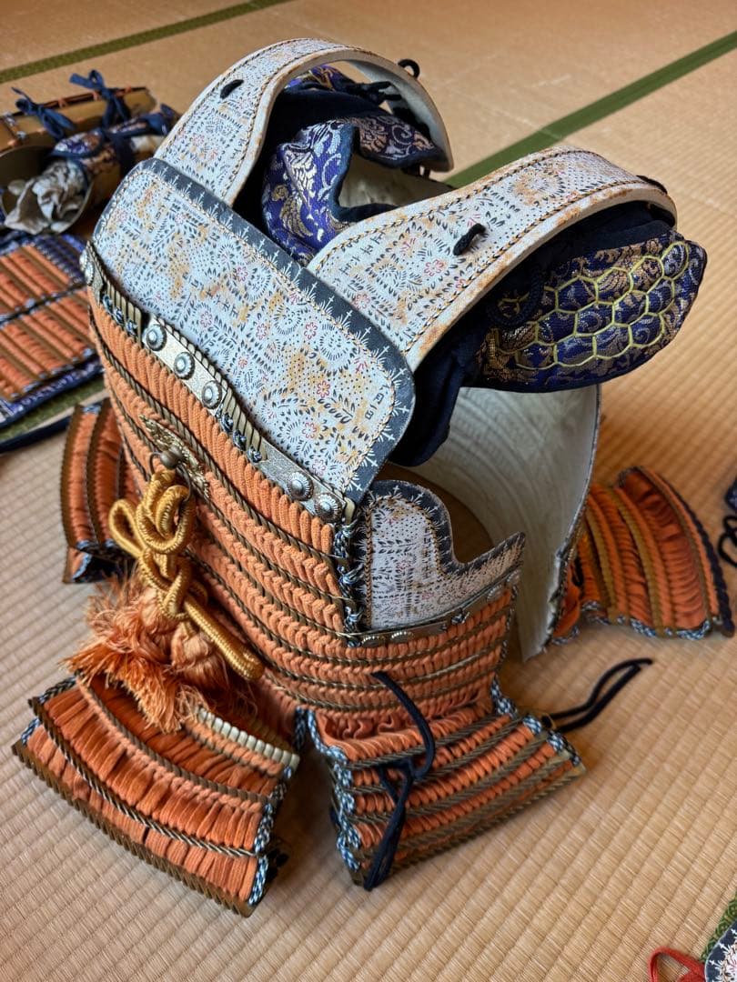 等身大 本小札大鎧緋糸 胴丸 甲冑 五月人形