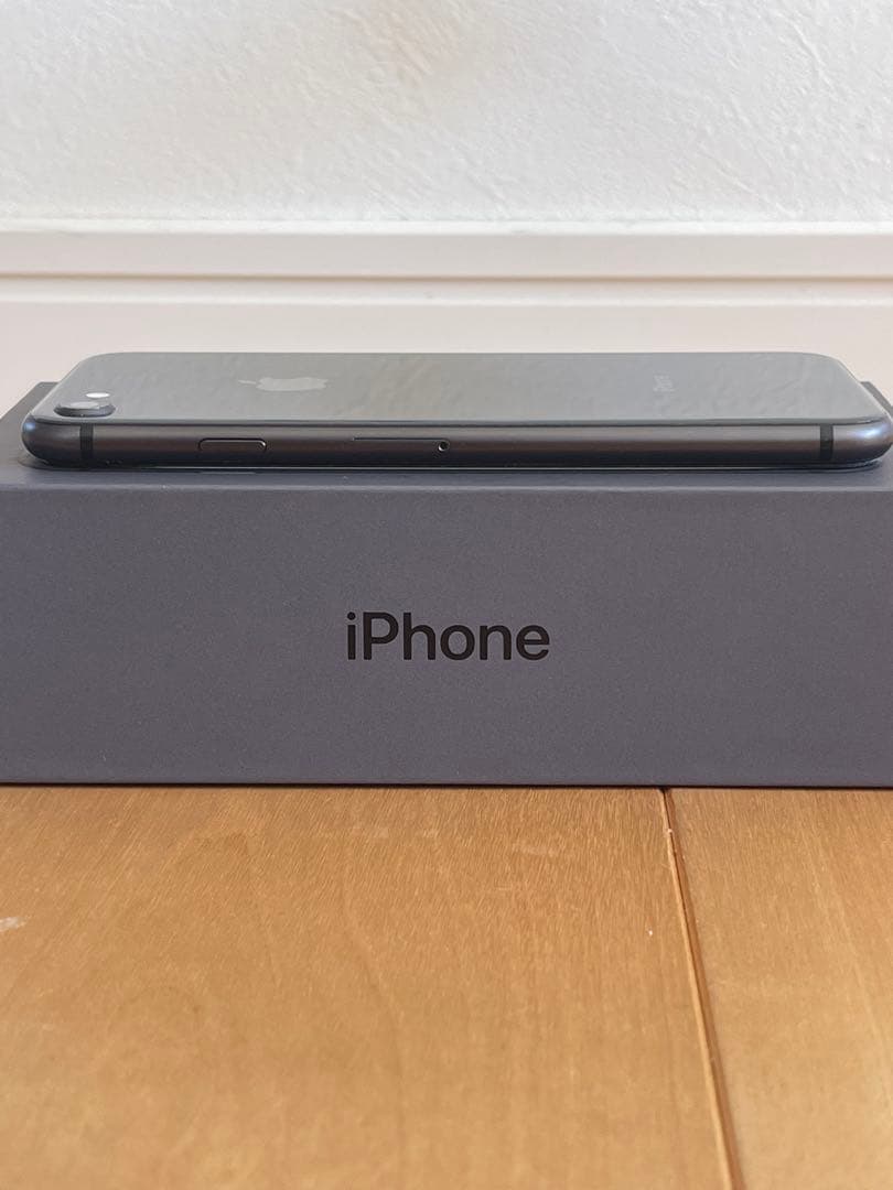 Apple iPhone 8 スペースグレー 本体 訳あり オマケ付き - メルカリ