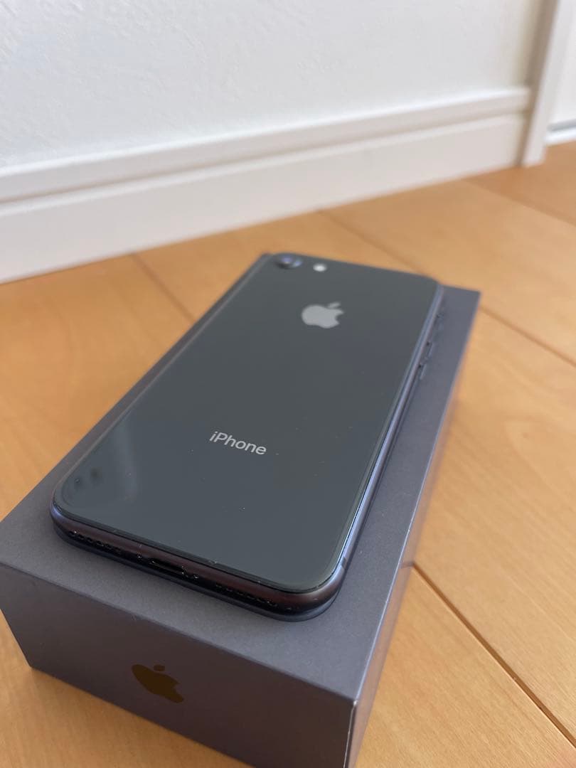 Apple iPhone 8 スペースグレー 本体 訳あり オマケ付き - メルカリ