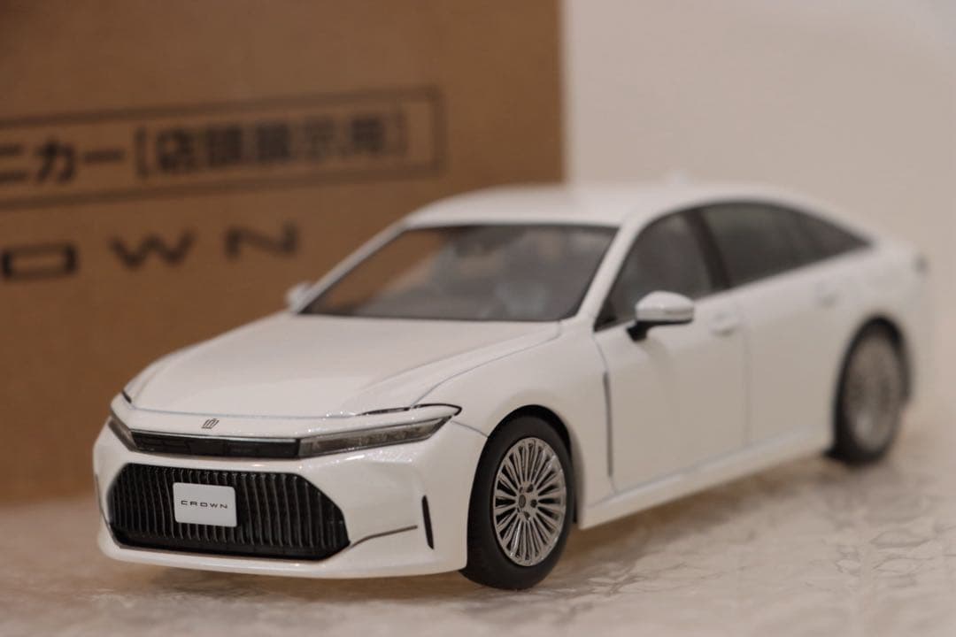 クラウン セダン カラーサンプルミニカー 非売品 プレシャスホワイト