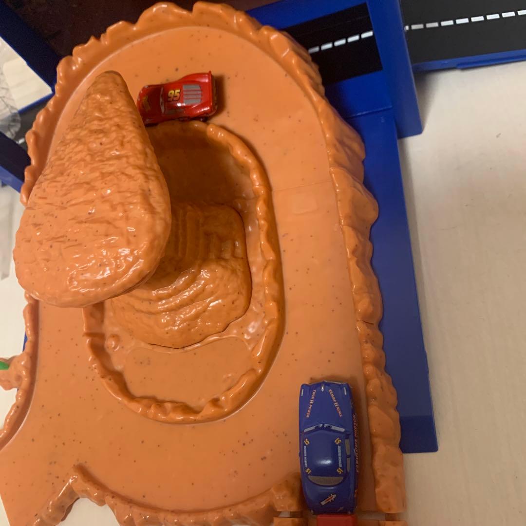 Pixar カーズ　ライトニングマックイーン ドッグハドソン プレイセット