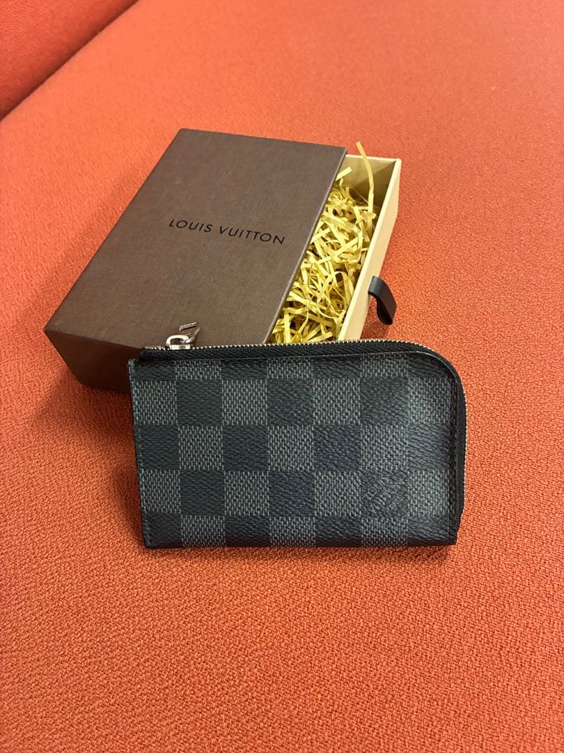 LOUISVUITTON » ダミエグラフィット ポルトモネコインケース - メルカリ