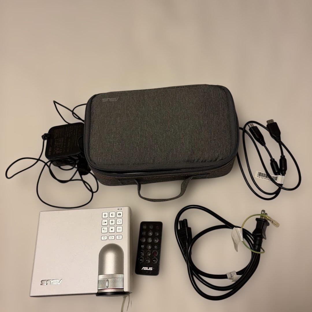 ASUS P3Bモバイルプロジェクター本体 収納ケース付き - メルカリ