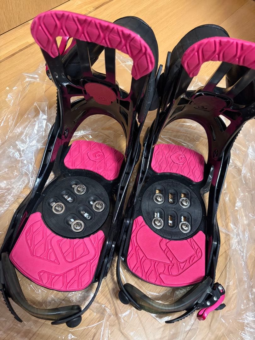 スノーボードビンディング ブラック/ピンク - メルカリ
