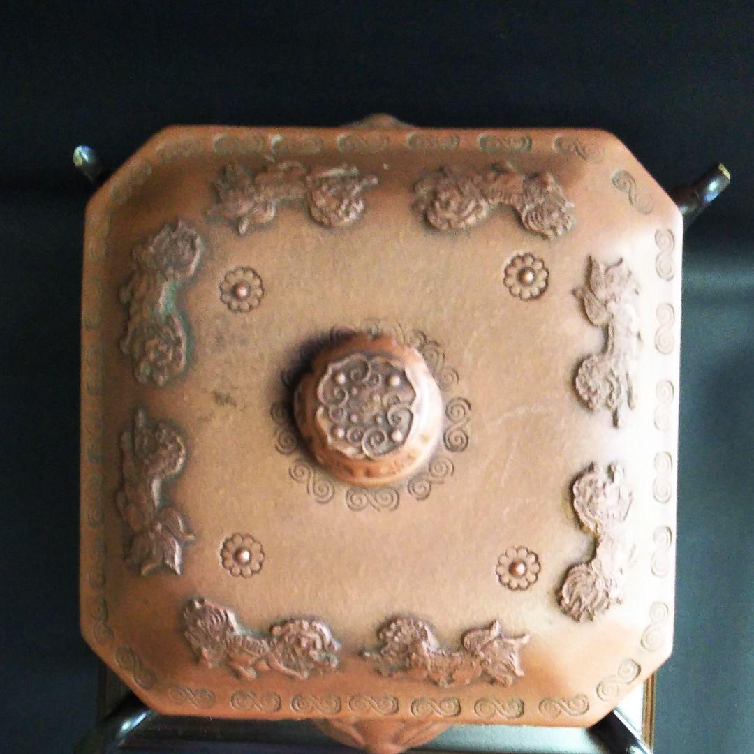 中国古美術/朱泥紫砂獣雙耳鐶龍紋四方罐(款:景南) - メルカリ