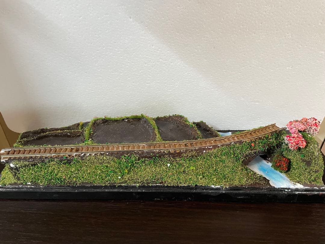 Nゲージ ジオラマ　つつじ咲く棚田の風景