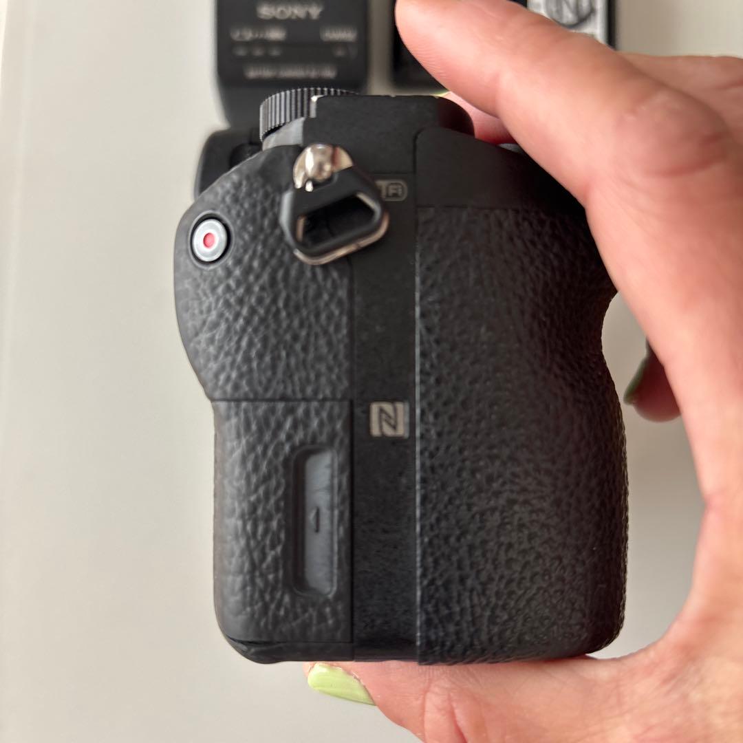 Sony α7 II ILCE-7M2K 本体 + バッテリー2個 + 充電器 - メルカリ